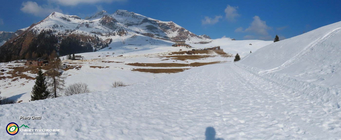 52 La bella ampia pista di sci da fondo con vista in Piani Avaro, Avaro, Tribortoi, Triomen .jpg